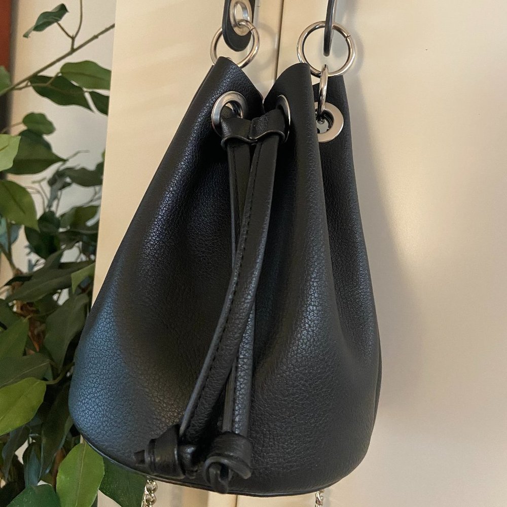 FOREVER 21 BLACK SATCHEL BAG W/ CROSSBODY CHAIN